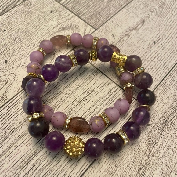Set of 2 Purple Amethyst and Gold toned Stretch Beaded gemstone bracelets - Picture 5 of 6